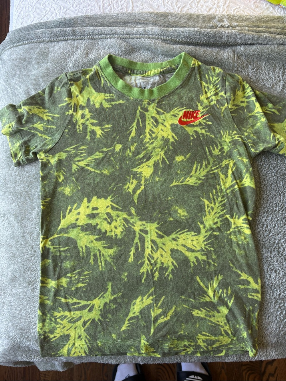 Nike Green and Yellow Short Sleeve Tee